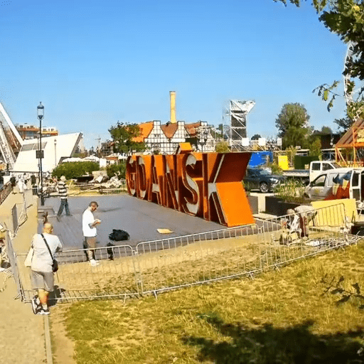 Inscription « Gdańsk » en cortène